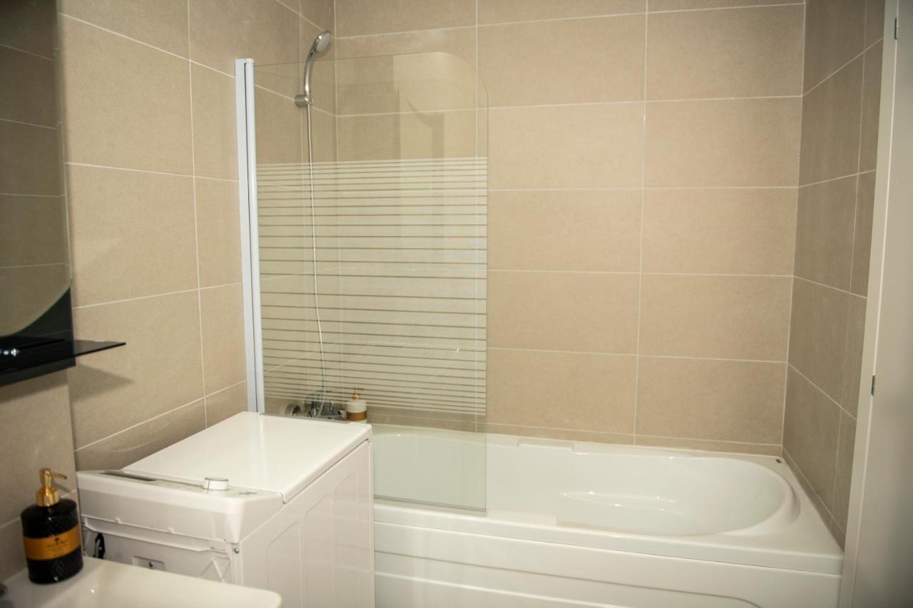 Raphael Apartment North Bucharest Cosmopolis Stefanestii de Jos Екстериор снимка
